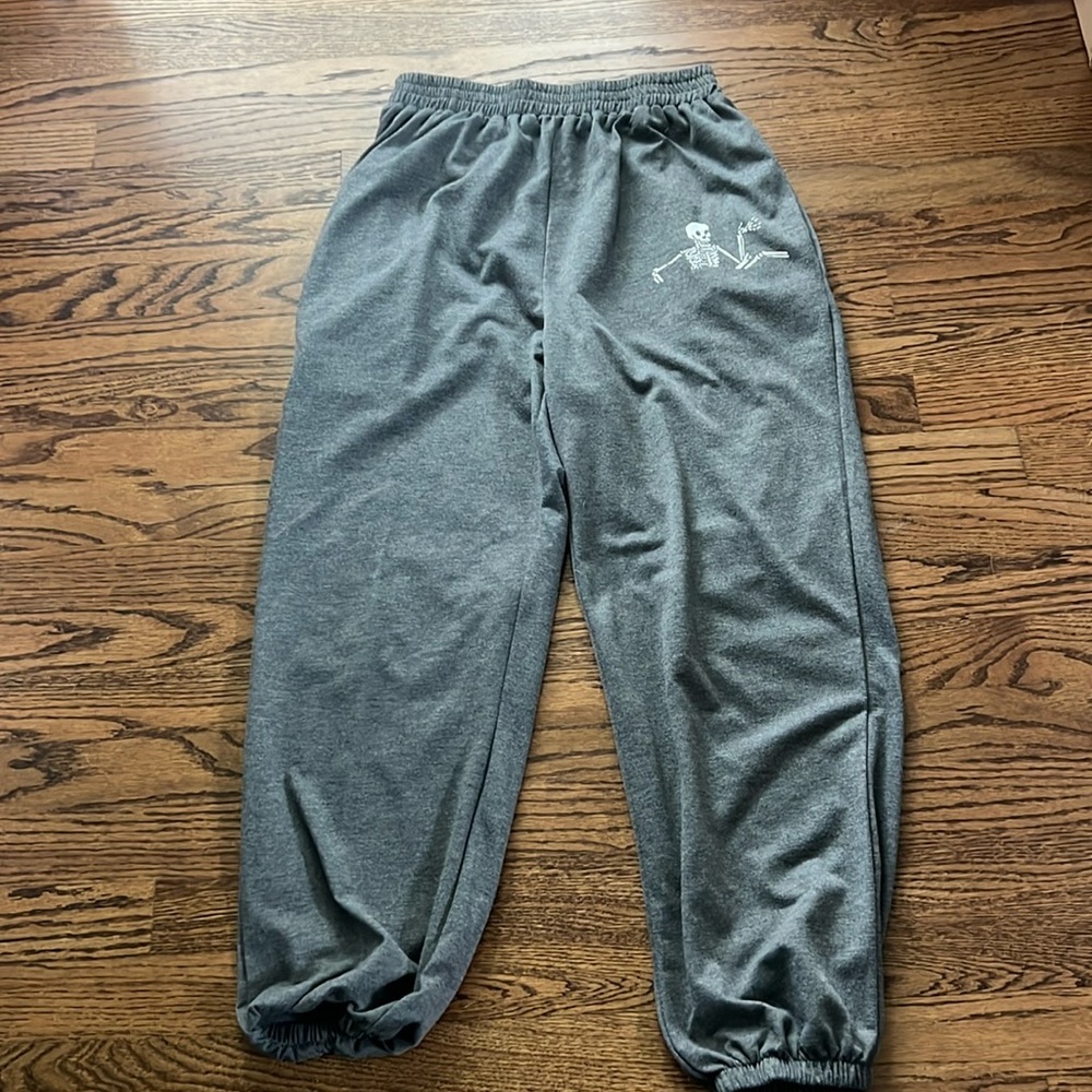Romwe Gray Sweatpants with Skeleton M/6